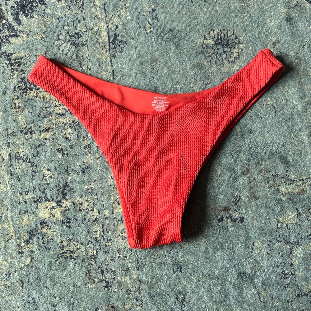 Monday Swimwear Byron Bottom Sangria Crinkle (V)